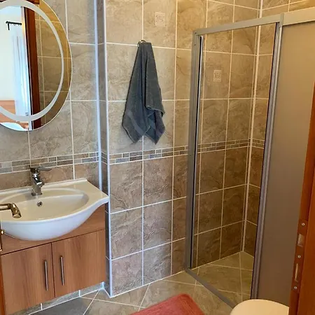 Stunning 4-Bed Villa Celik 4 Bedrooms All Ensuite וילה