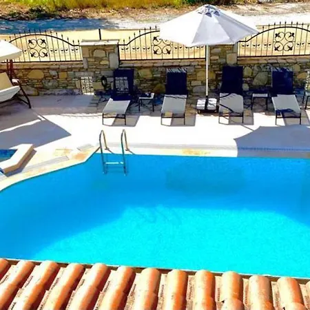 וילה Stunning 4-Bed Villa Celik 4 Bedrooms All Ensuite דליאן