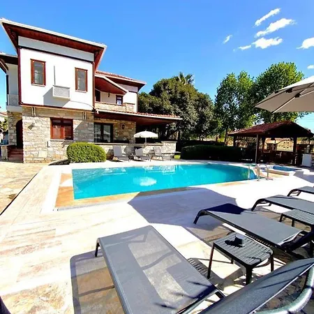 וילה Stunning 4-Bed Villa Celik 4 Bedrooms All Ensuite דליאן