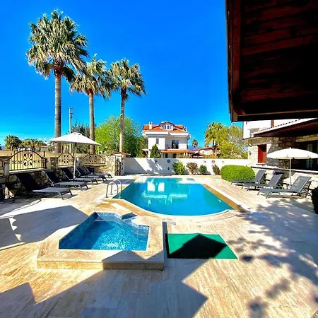 Stunning 4-Bed Villa Celik 4 Bedrooms All Ensuite וילה